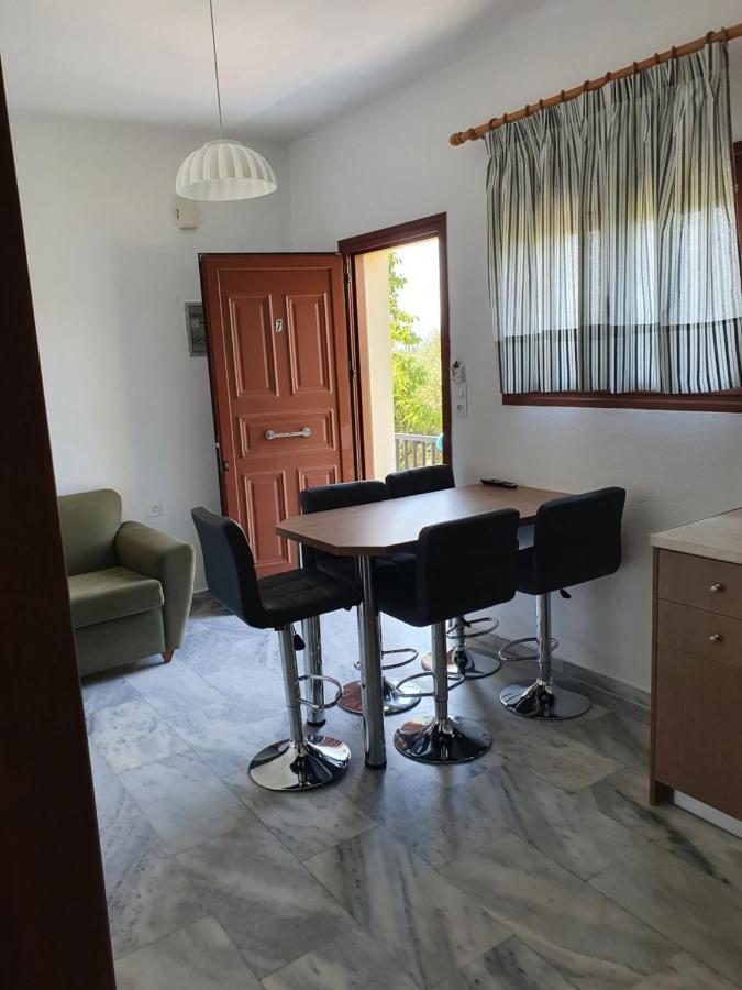 Kiki Studios Kalamaki  Luaran gambar