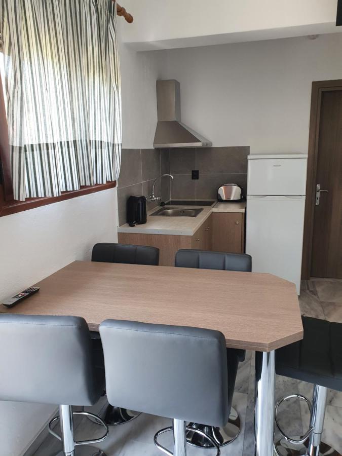 Kiki Studios Kalamaki  Luaran gambar