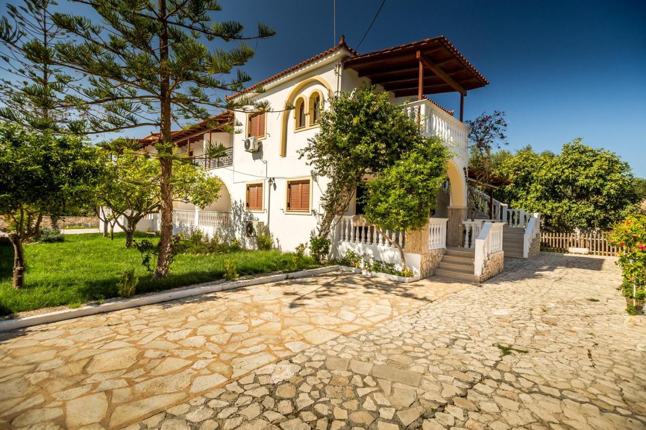 Kiki Studios Kalamaki  Luaran gambar