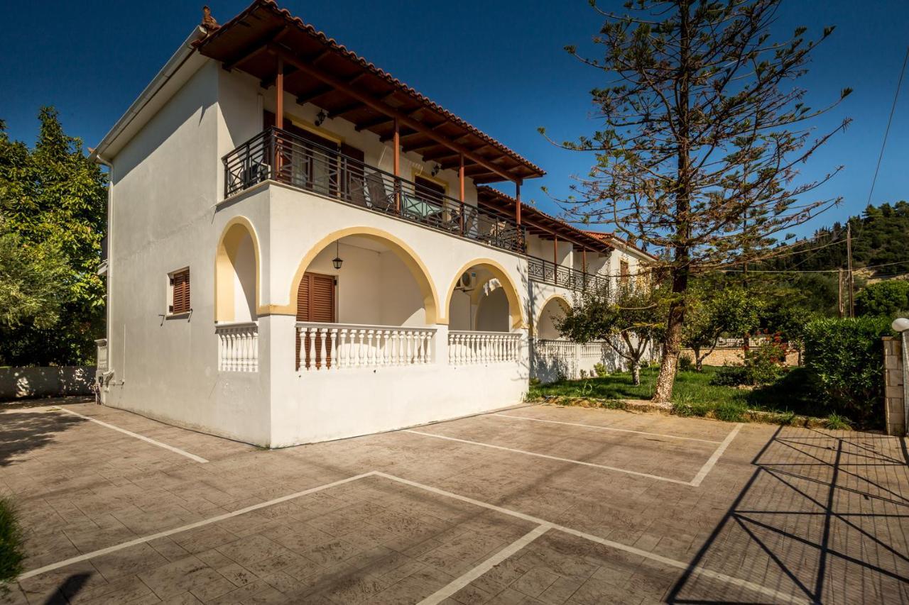 Kiki Studios Kalamaki  Luaran gambar